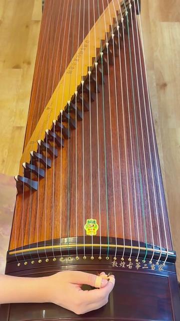 我慢慢的听雪落下的声音.敦煌古筝玫瑰檀素面弹奏《雪落下的声音》