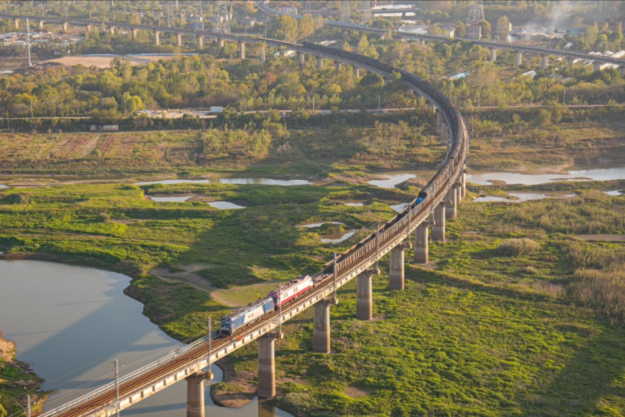 武局江段hxd1b-0005牵引25006次回送广铁广段ss9-0151接近滠口站 列尾