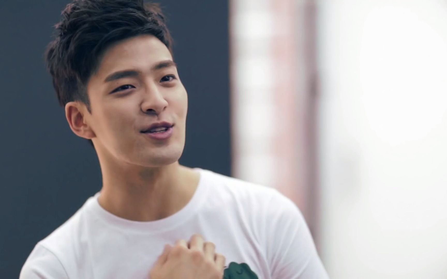 李铢衔jameslee在新加坡拍摄的幕后采访