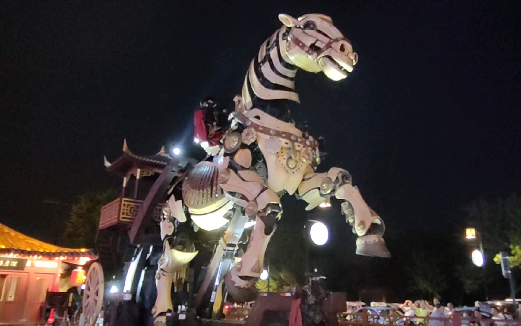 清明上河园中华巨马展演现场