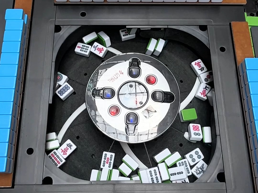 带你们看看 户外麻将的内部洗牌是什么样子的