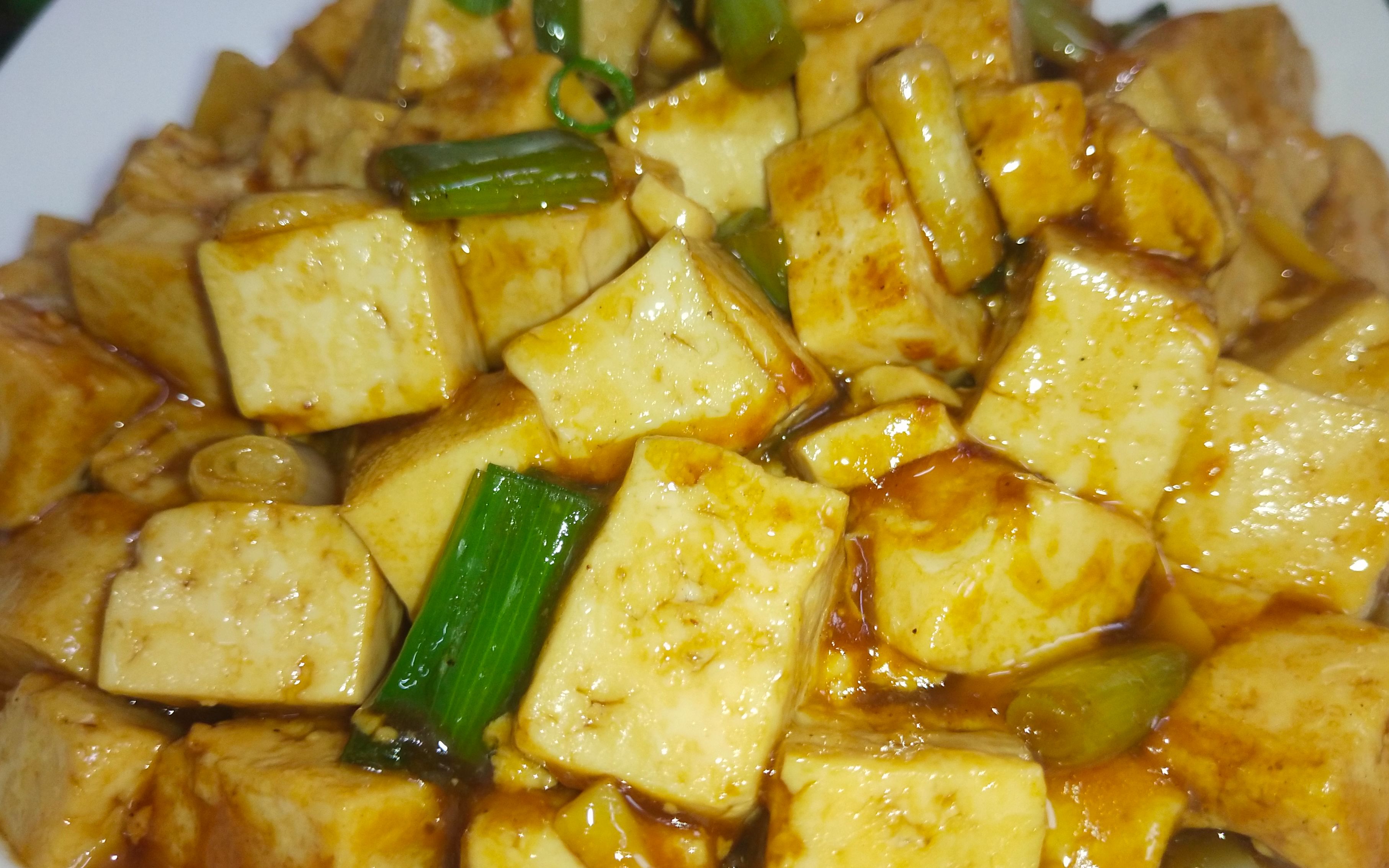 葱烧豆腐这样做又香又入味,看着都流口水,美味又营养,超赞