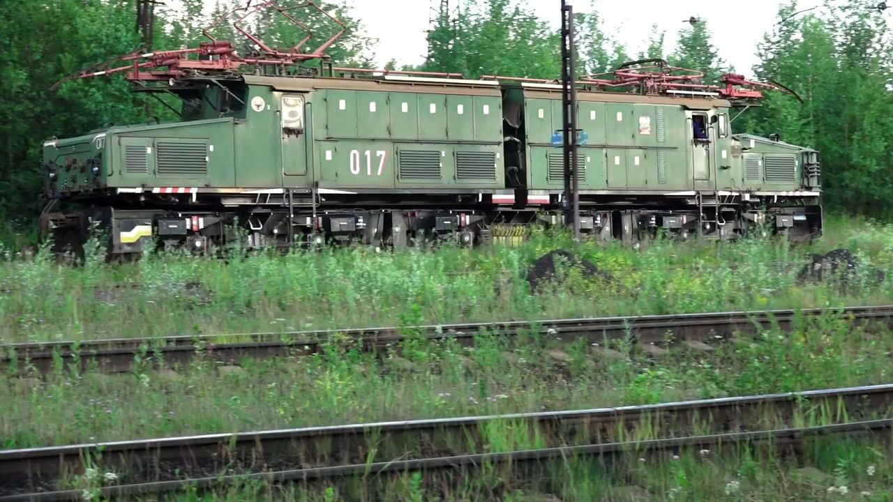 俄国工矿运输 el21-017大鳄鱼电力机车