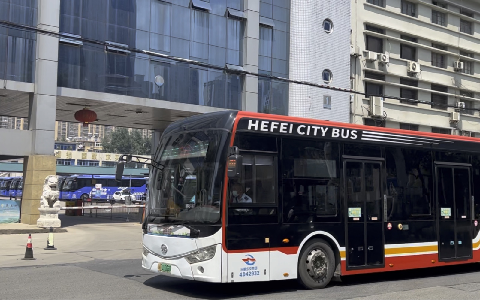 (合肥公交)155路d42932明发商业广场东方向通过公交集团