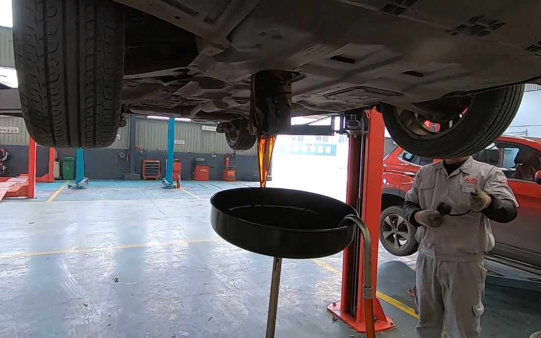 2019年12月01日河南省信阳市奇瑞瑞龙4s店,保养艾瑞泽5视频记录