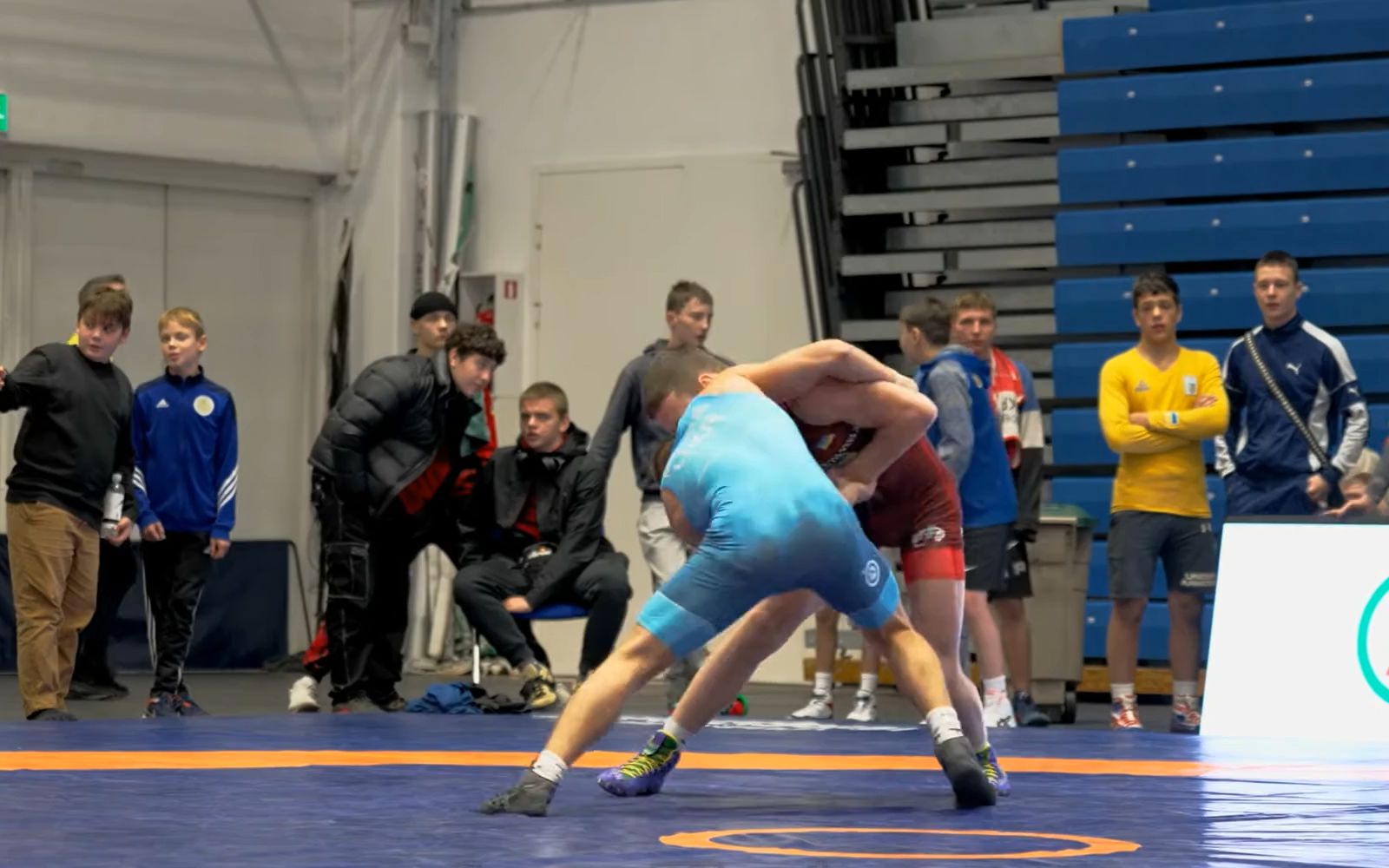 乌克兰自由式摔跤比赛,哪怕再困难,对运动的热爱永不变!