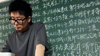 关于抗战的遗憾，语文老师课上即兴写诗，全班泪目...