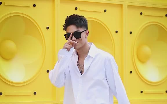 他又来了,哈哈哈黄嘉玮- 蜀都街拍_哔哩哔哩 (゜-゜)つロ 干杯~-bili