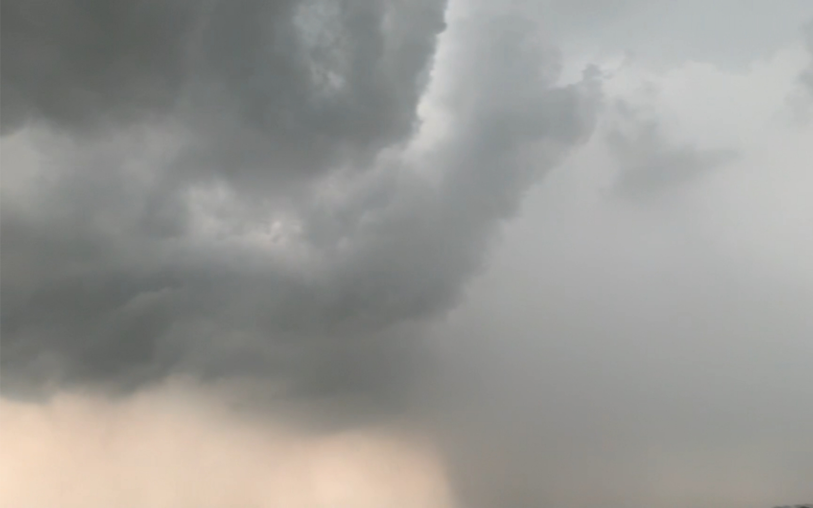 [图]#随手拍，一场酣畅淋漓的雷阵雨#天气#雷雨#纪录片