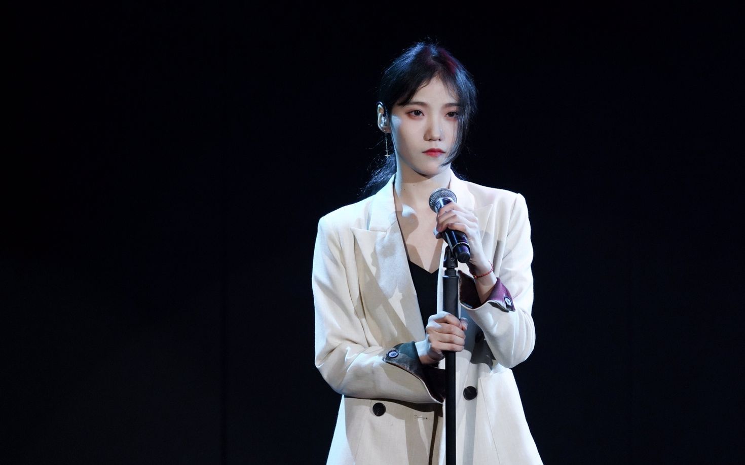 gnz48罗寒月养成系之光从rap王到cd机这是罗老师的五年