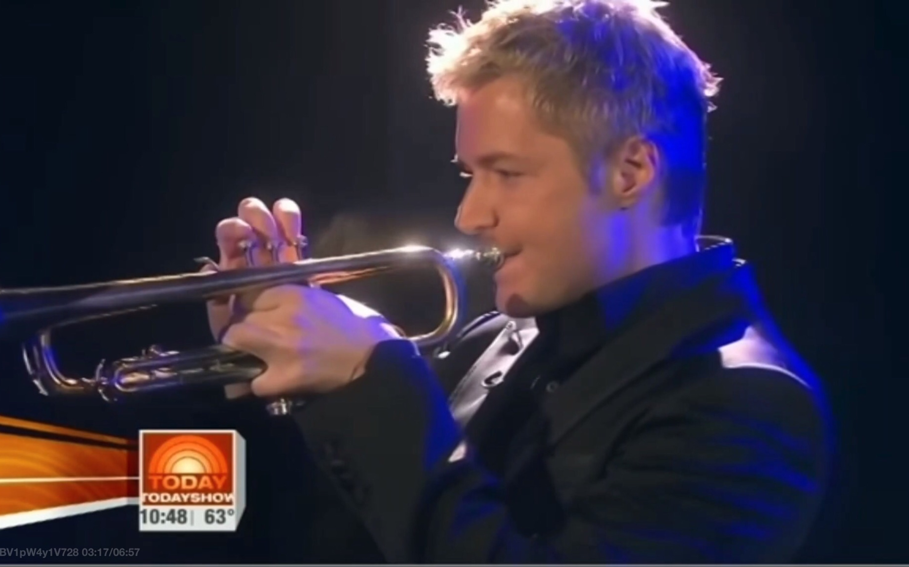 Chris Botti & Lucia Micarelli  Emmanuel(伊曼纽尔/上帝与我们同在)少见 NBC节目上的表演哔哩哔哩bilibili