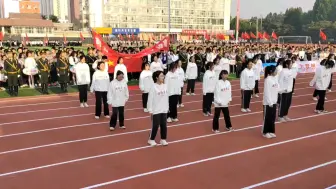 Video herunterladen: 运动会开幕式 班级风采展示 舞蹈《开心往前飞》运动会入场表演 开心超人主题曲