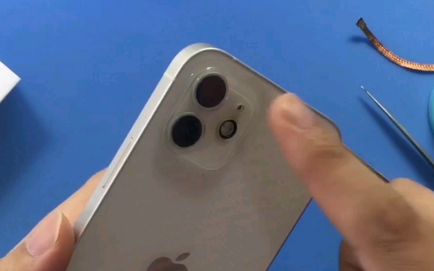 iphone12后置摄像头不呈像故障修复过程