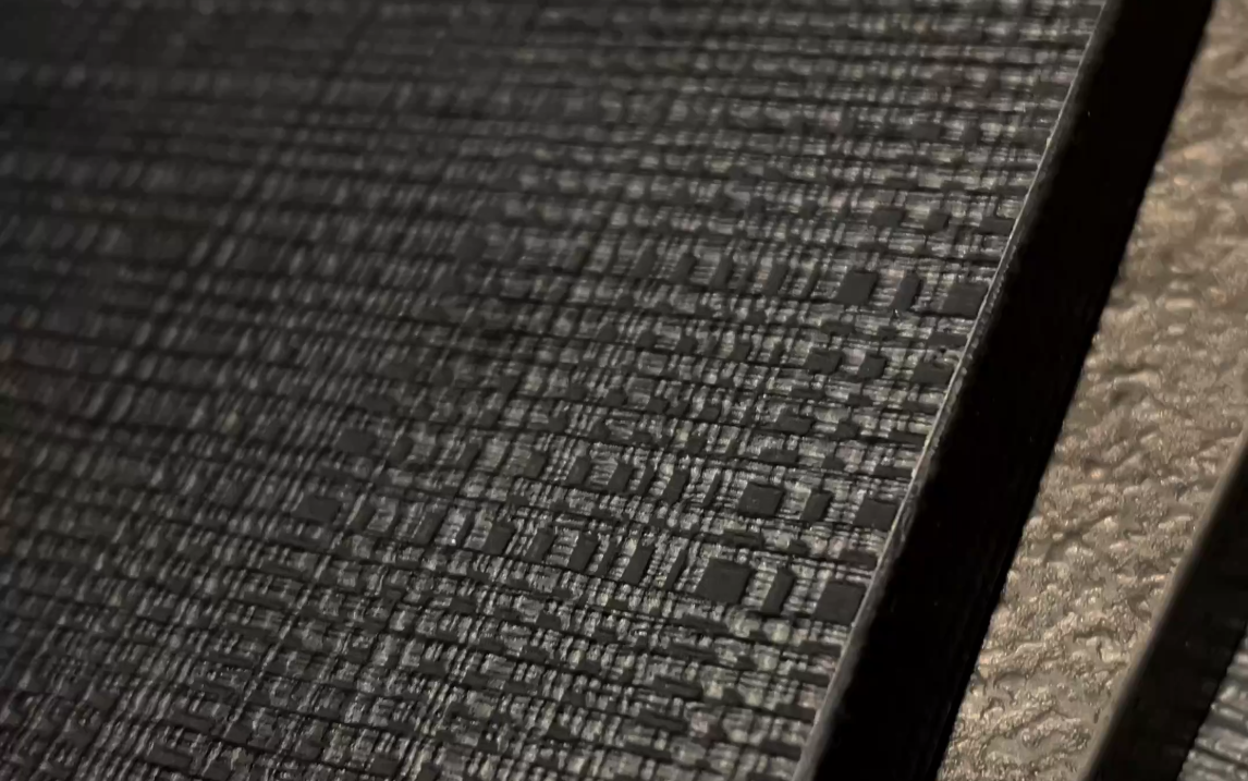 进口俄罗斯白松基材,搭配笃忑工艺,使其纹理清晰,凹凸感强,尽显高桂