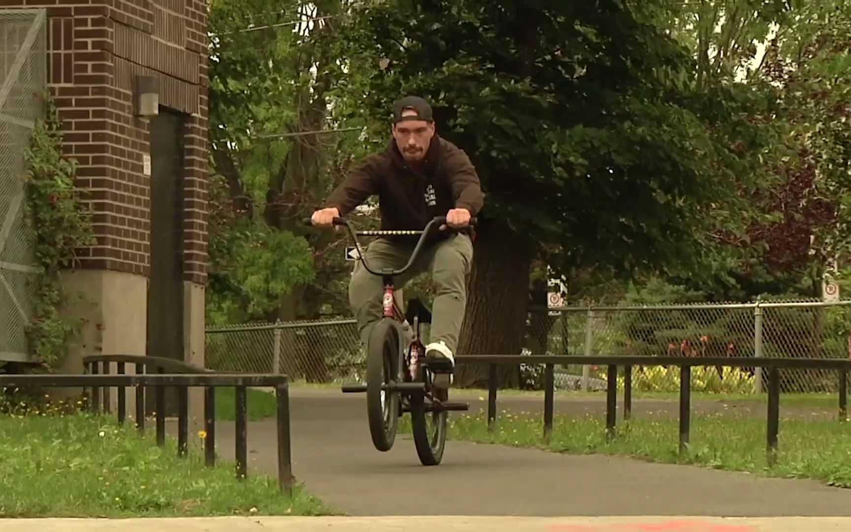 [图]CIVILIZED- DILLON LLOYD __ WETHEPEOPLE BMX