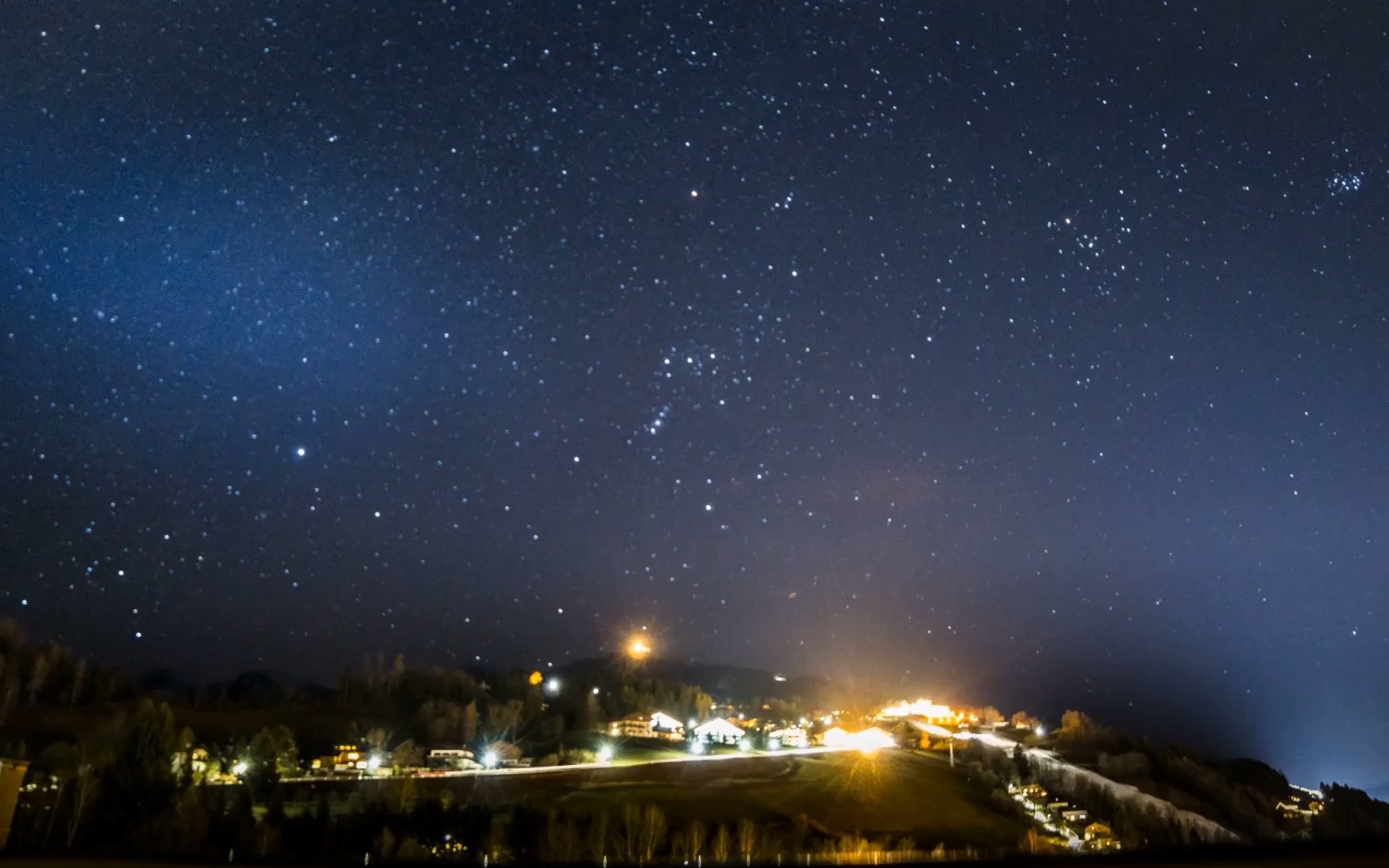 [图]【4k极限画质】爱不是一定要拥有，就像爱星空不一定拥有，在星空下享受星光，就是最大的幸福｜城市星空vs野外星空｜