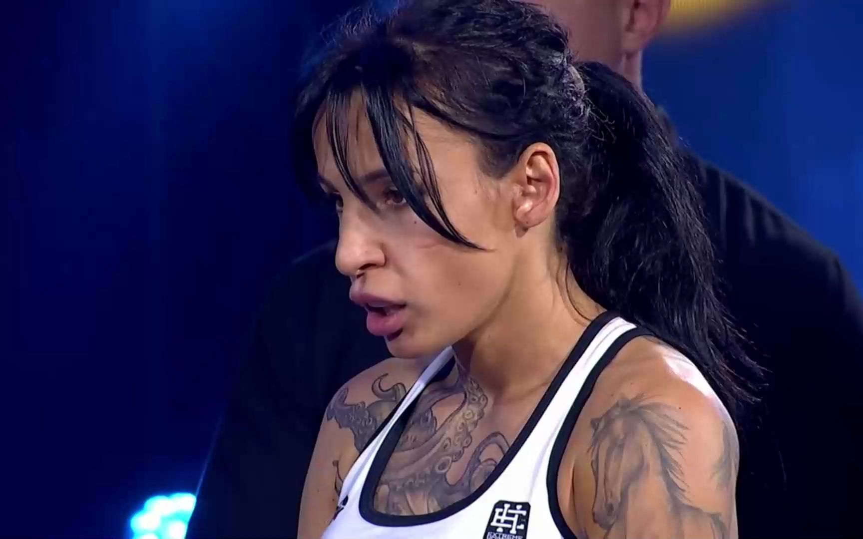 两位美女互扇耳光