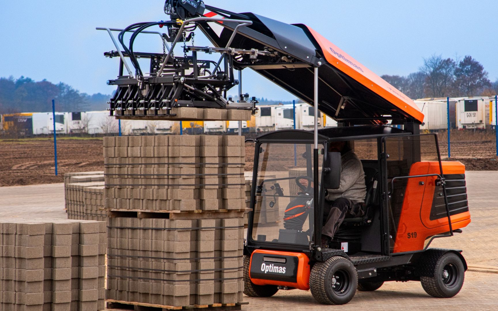 不可思议的铺砖机,一夹一放就能铺设砖头,1小时可铺设500米路面