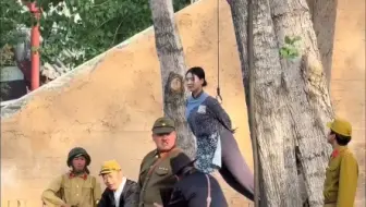 景区里面的演员表演给自己都逗乐了！！