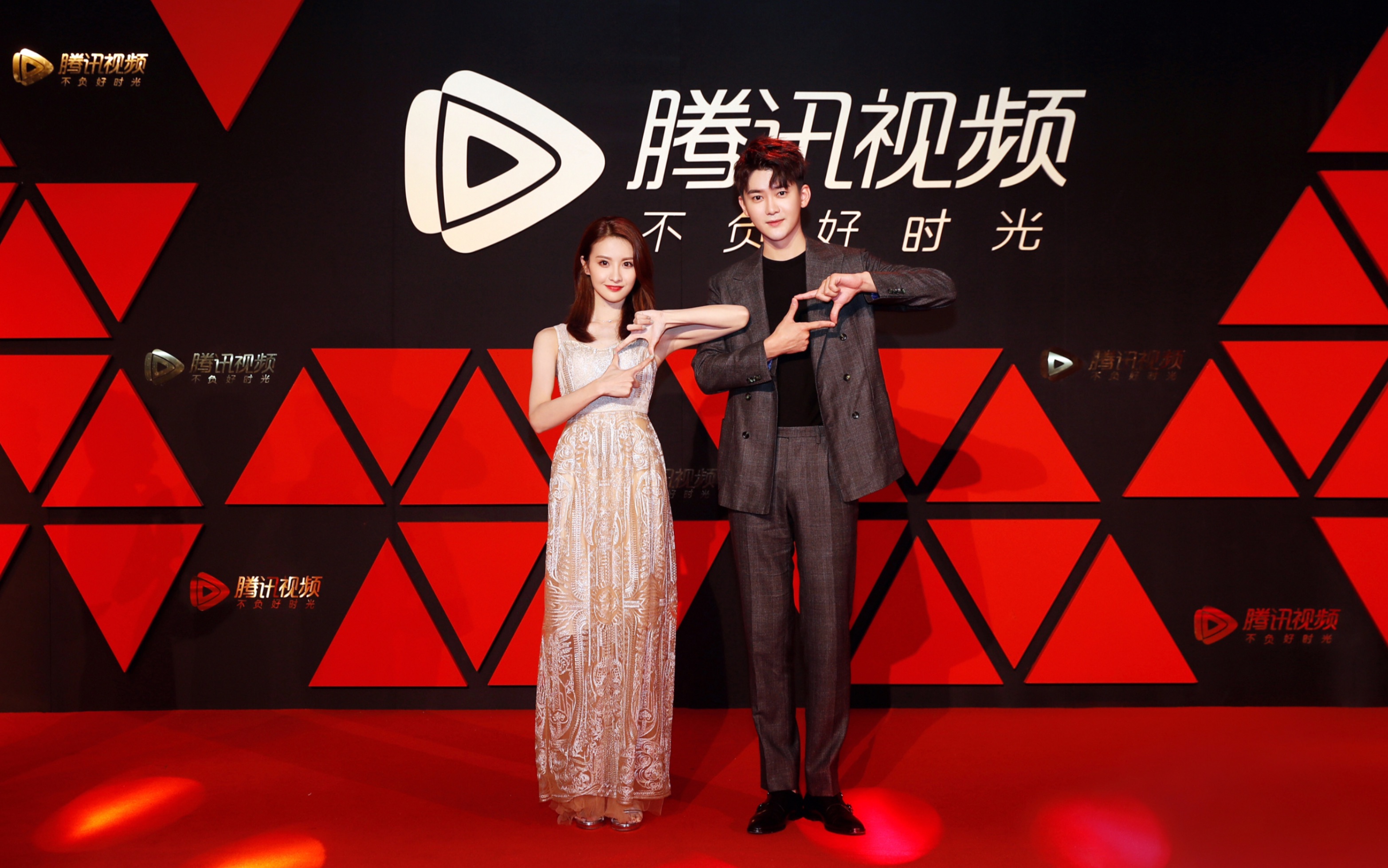 熊梓淇dylan国民老公2熊梓淇赖雨蒙腾讯视频年度发布红毯秀采访