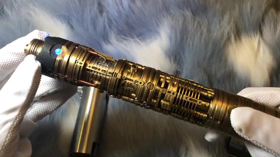 【光剑模玩演示】北京群友无聊啊演示自己的harp全内构光剑,炒鸡华丽!