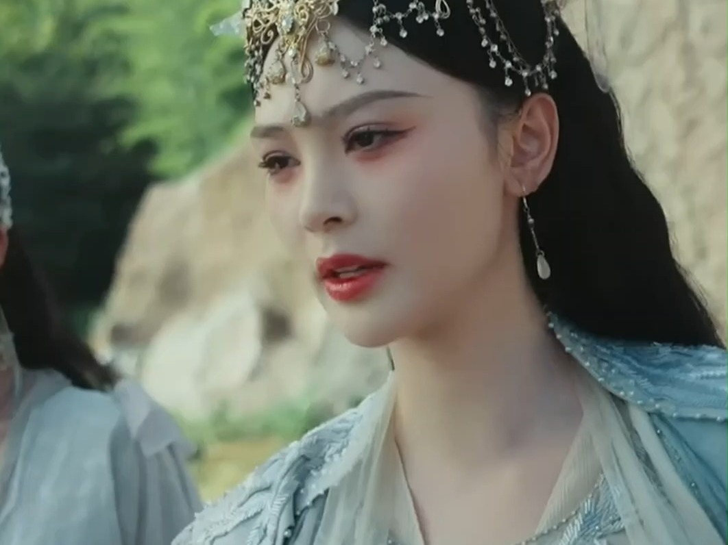 万年后,裴南苇将轮回转世的傻子陆沉带回星月宗.机缘巧合下,陆沉重开
