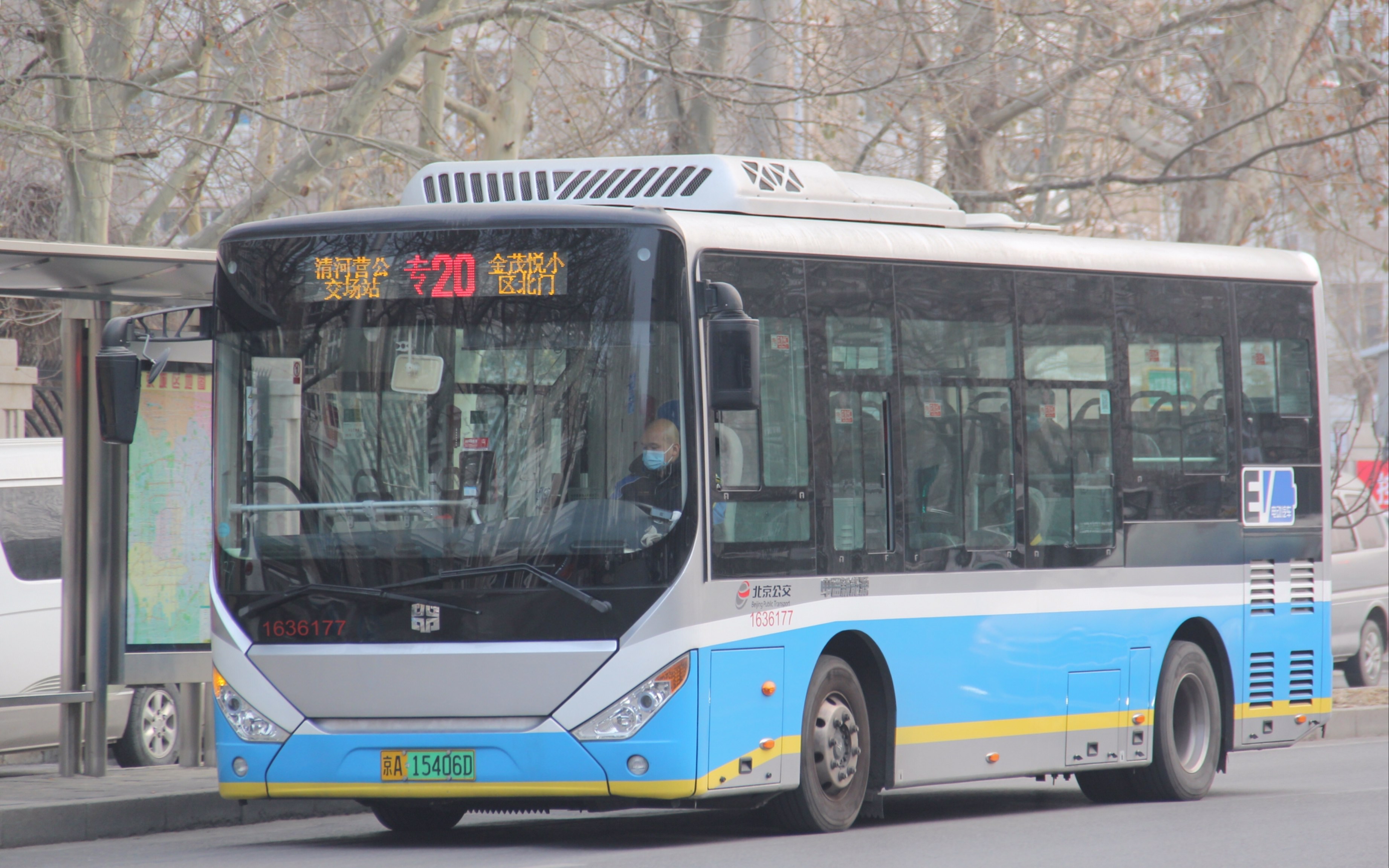 日常北京公交专20路中通纯电筑华年路口拐弯
