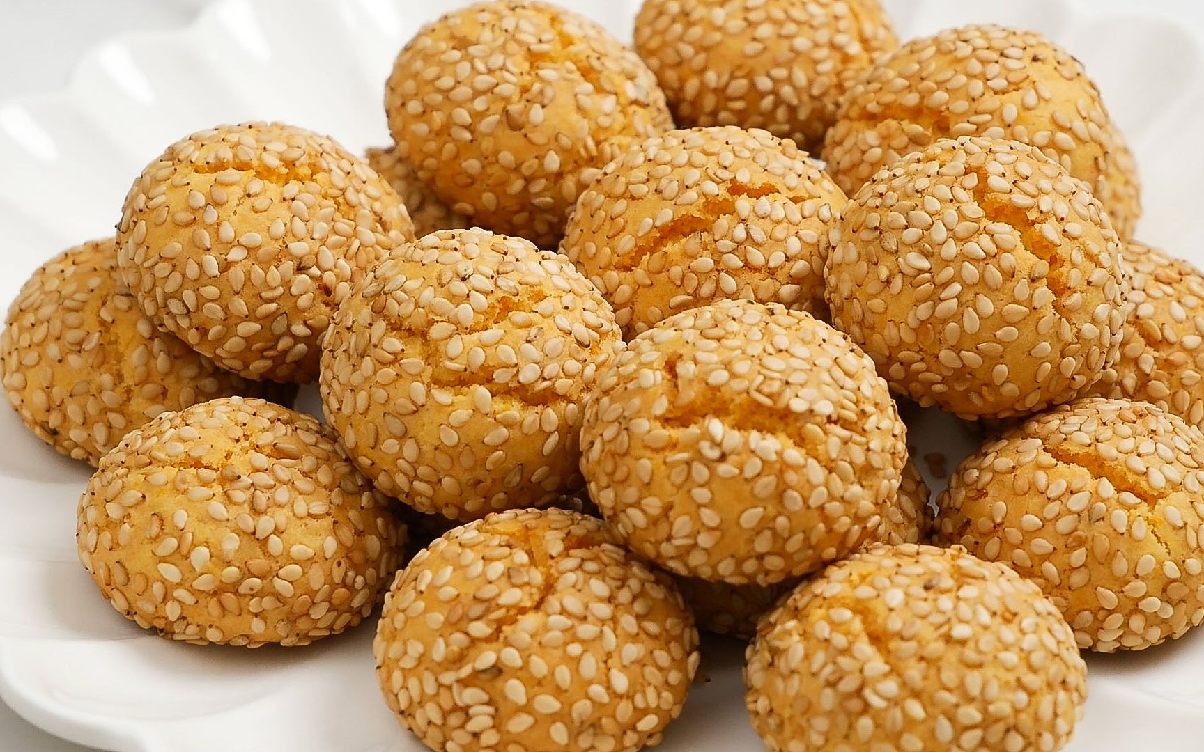 超级简单的小零食,芝麻一口酥!一口一个,酥到掉渣,零难度