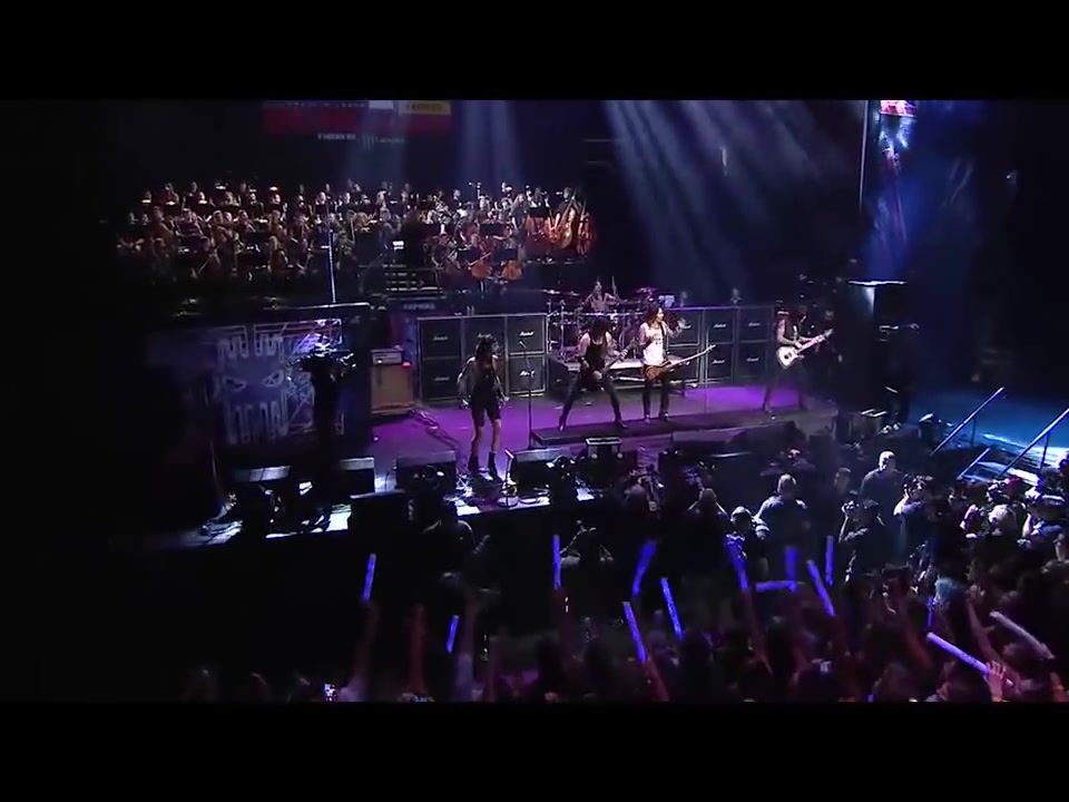 [图]【Black Veil Brides】APMAs 2015 perform "Faithless" and "Rebel Yell"