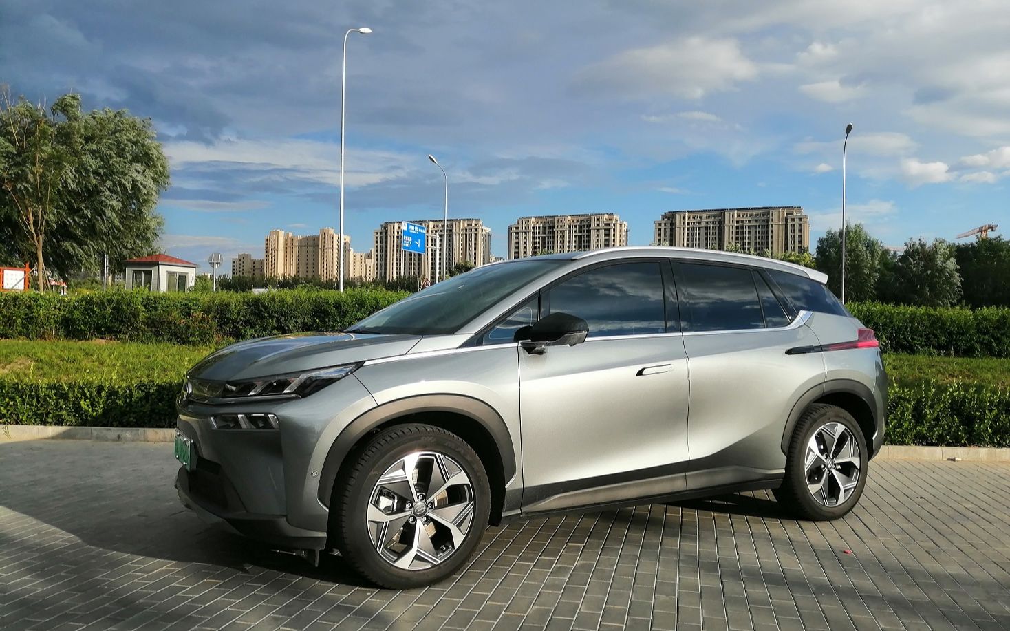 电动go| 纯电续航最高可达600公里 广汽新能源aion v外观静态实拍