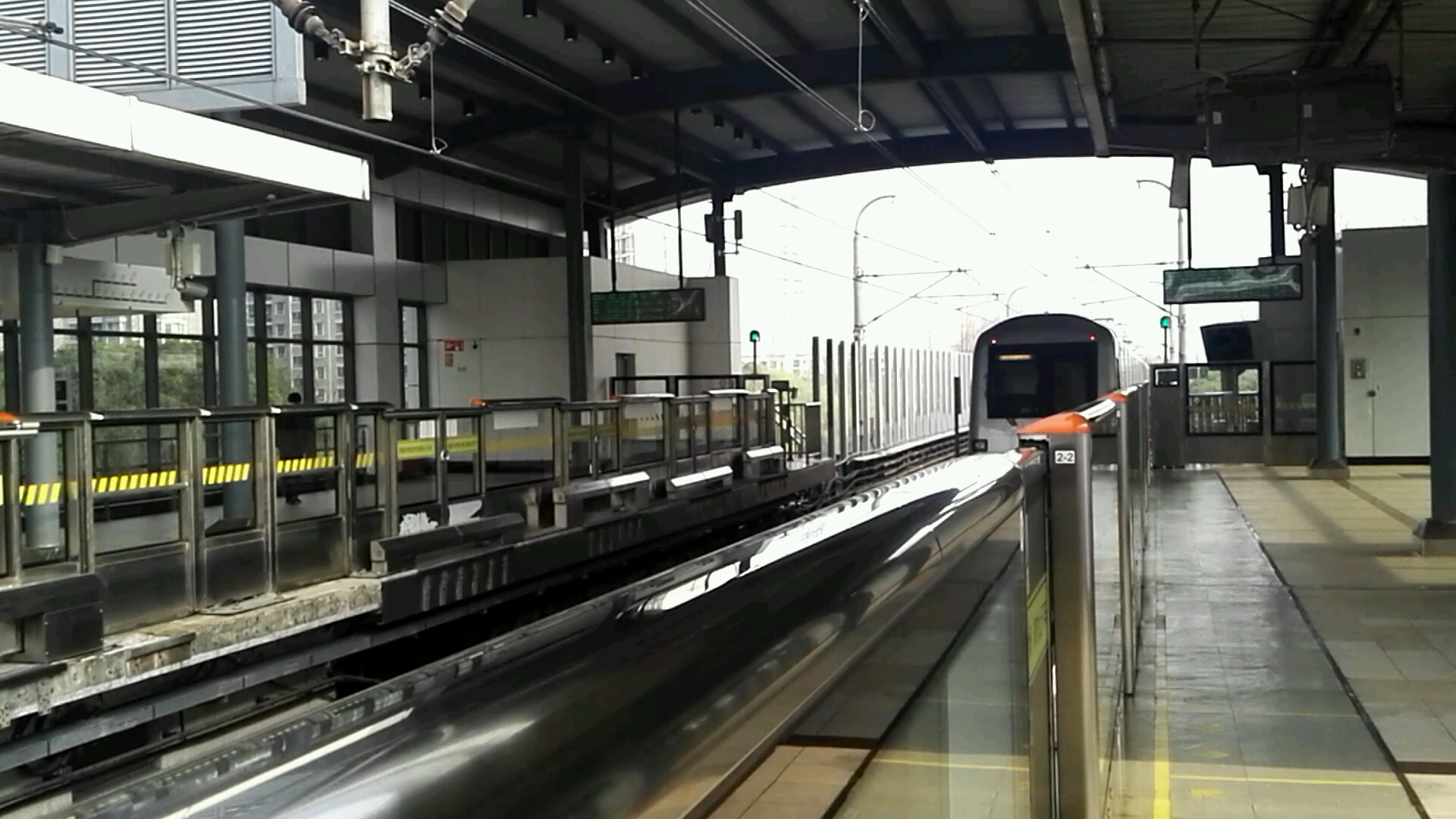 上海地铁五号线 番茄炒蛋 春申路(往闵行开发区)出站