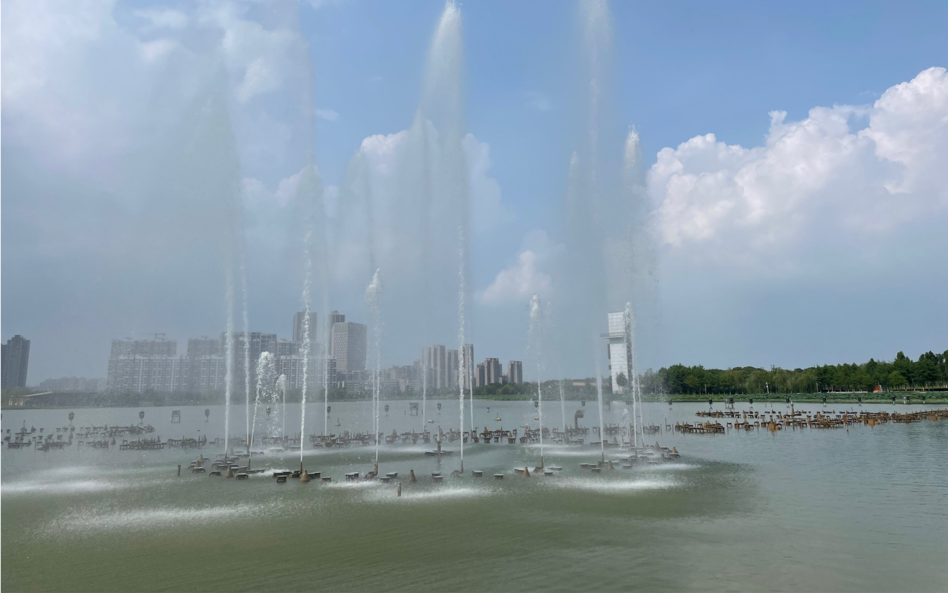 江夏中央大公园喷泉正在测试,期待正式开放