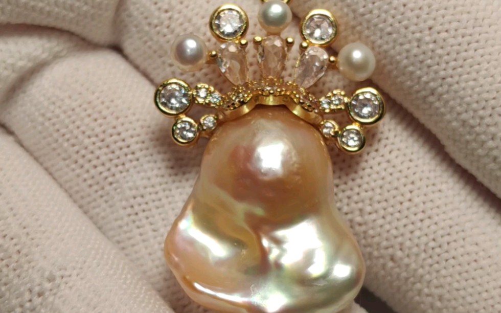 巴洛克珍珠皇后娘娘 极光无暇实在是太优雅美丽了,光超好 皮也很滑 三