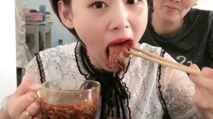 快手大牙妹很ok金钱肚羊肚包羊脑红烧肉