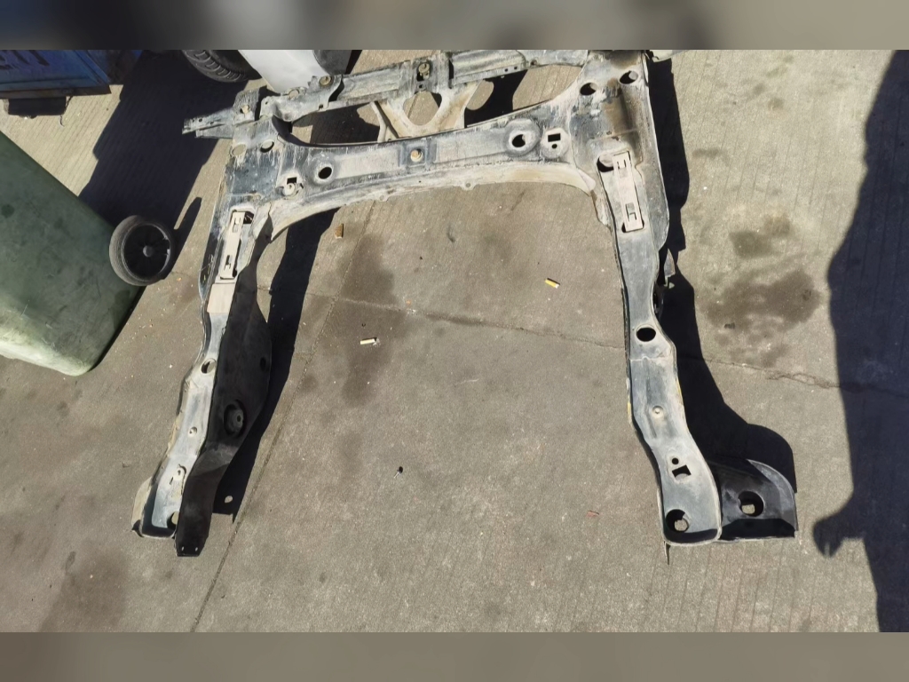 奔驰b200元宝梁四方架前后桥