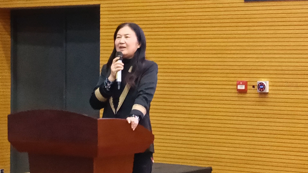 礼行天下现场人人都是戏精哈哈哈来个李丽老师发言