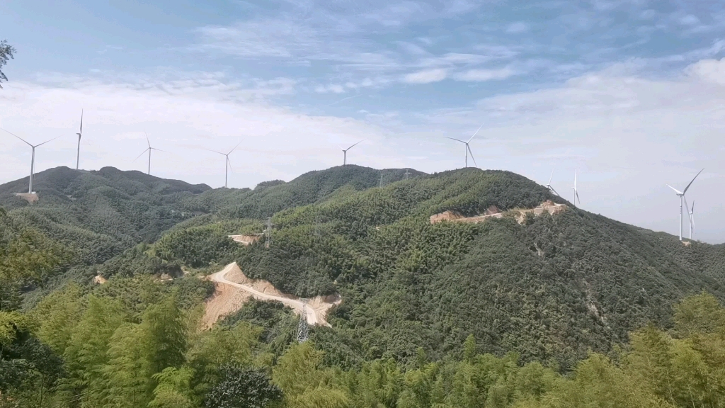 摩旅江西,宜春市袁州区丰顶山风电场,能见度不行,只能看到三阳镇看不到宜春市区,哔哩哔哩bilibili