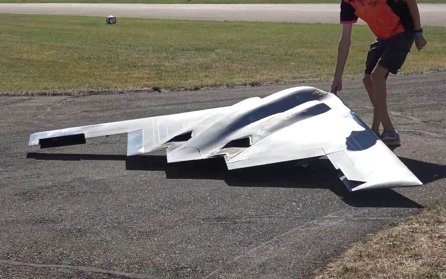 rc遥控b-2轰炸机飞行展示_哔哩哔哩_bilibili