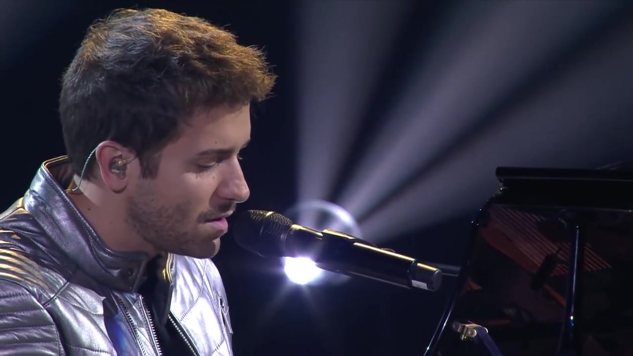 罗总出柜事实上pabloalborán和羽生结弦的师兄合作时就已出现端倪