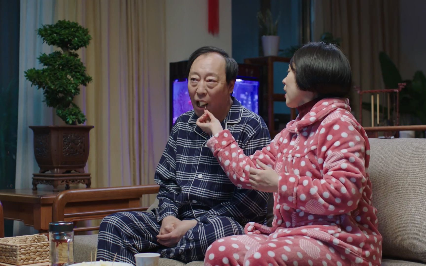 快来看蔡根花宝贝和苏大强谈恋爱啦