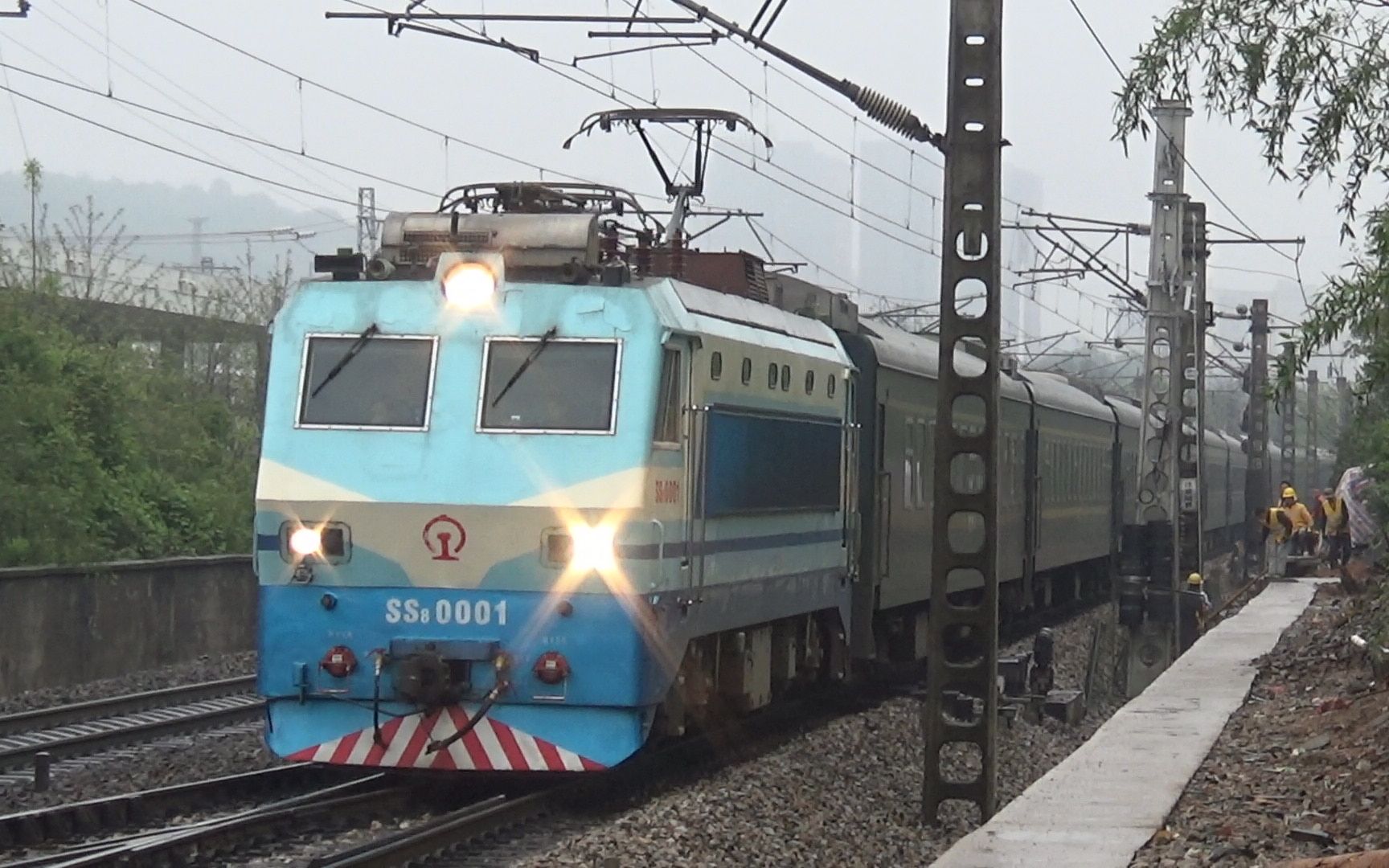 中国铁路中国铁路第一速ss80001牵引k528次广州南京通过京广线七斗冲