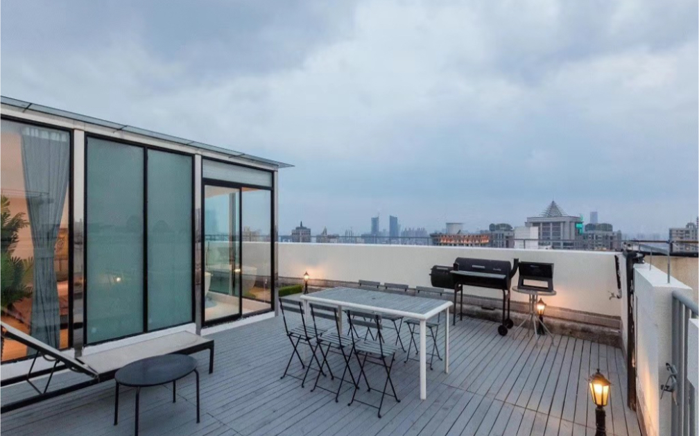 上海徐家汇顶层带大露台的美宅