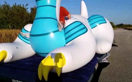 骑乘世界上最大的坐骑玩具ayru龙_哔哩哔哩_bilibili