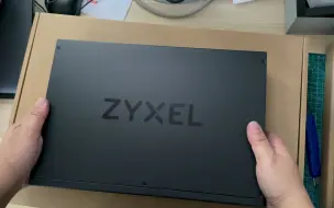 Скачать видео: ZYXEL XS1930-10 10口全万兆交换机 开个箱！