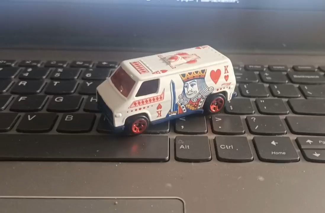 风火轮扑克面包车