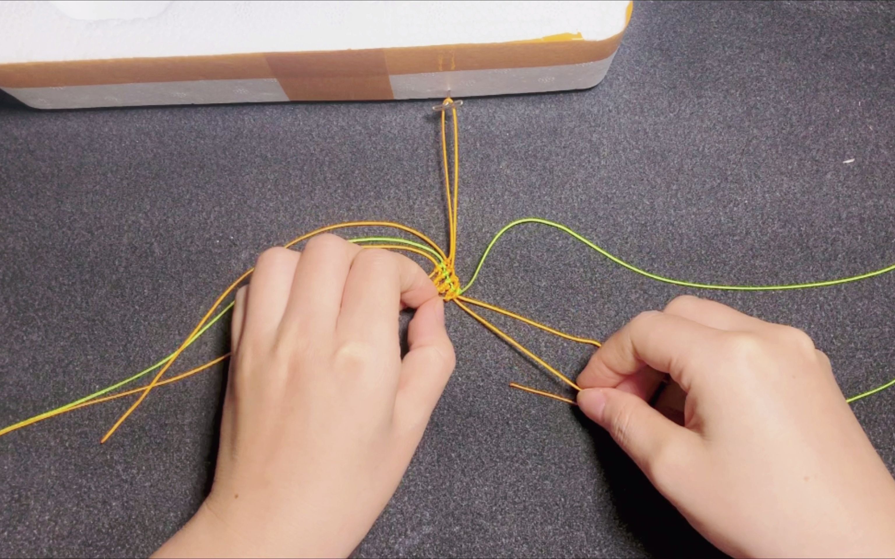 几分钟就能完成的手工编绳蝴蝶挂件,简单又好看