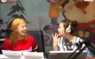 Скачать видео: 110206 f(x) Sulli Luna sing along to 2ne1 SNSD