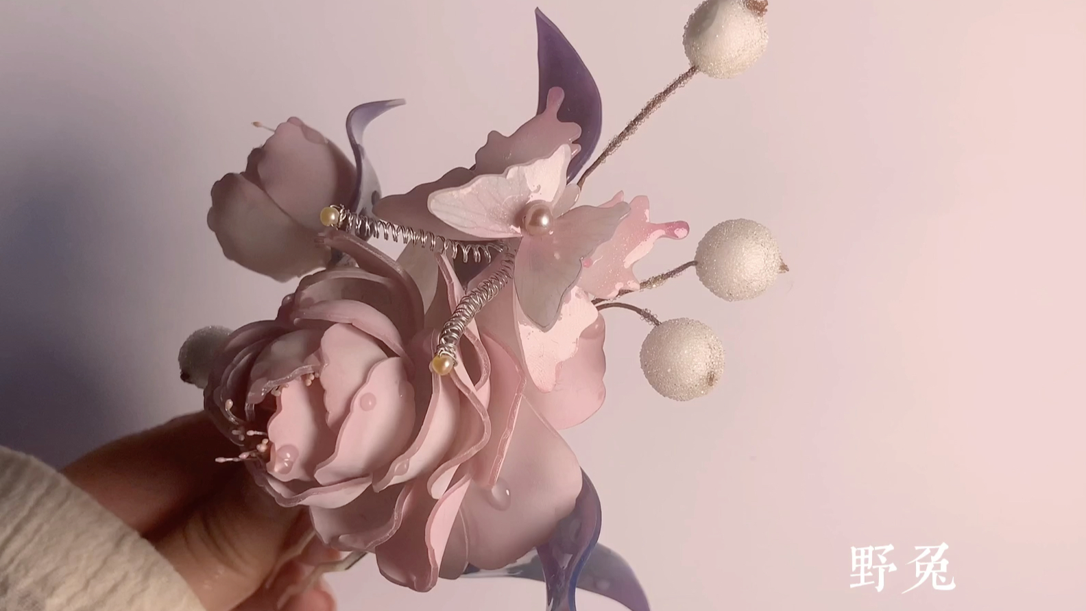 紫粉色的花花和蝴蝶