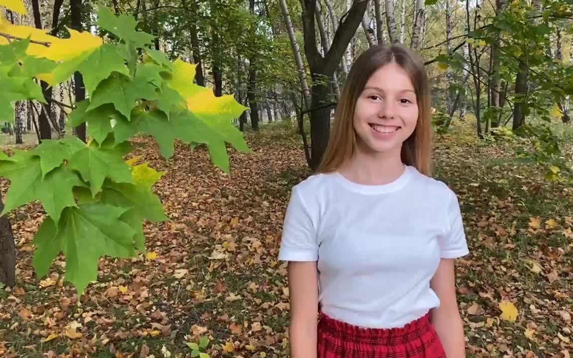 毛妹在林中起舞