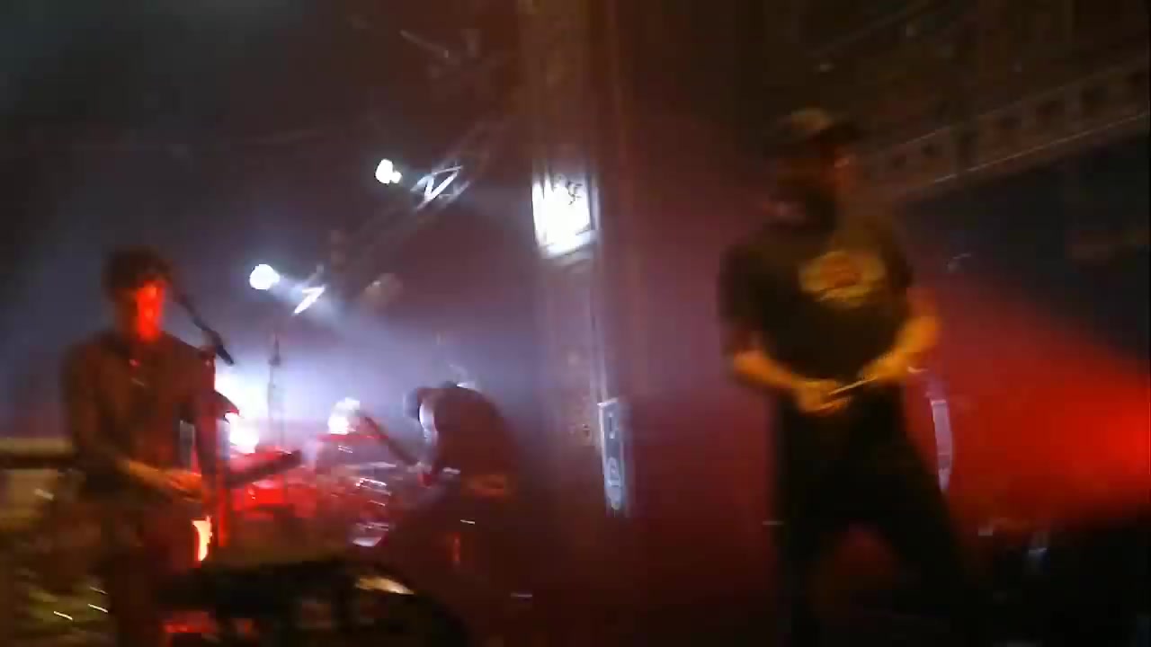 [图]Pendulum - Self vs Self（Ft.In Flames) - Live@Stockholm 2012.12.20